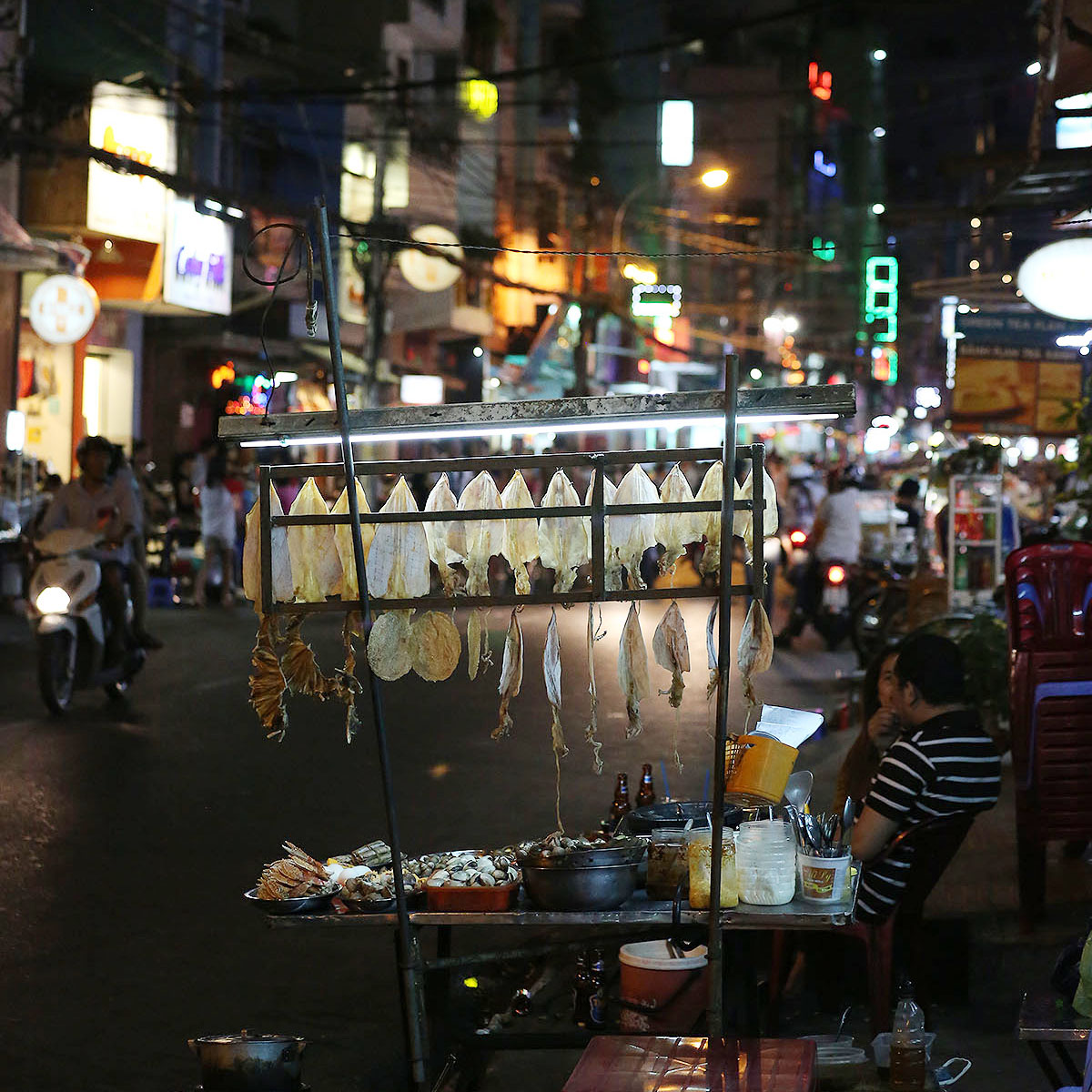 Foxy_Fox_Saigon_Night
