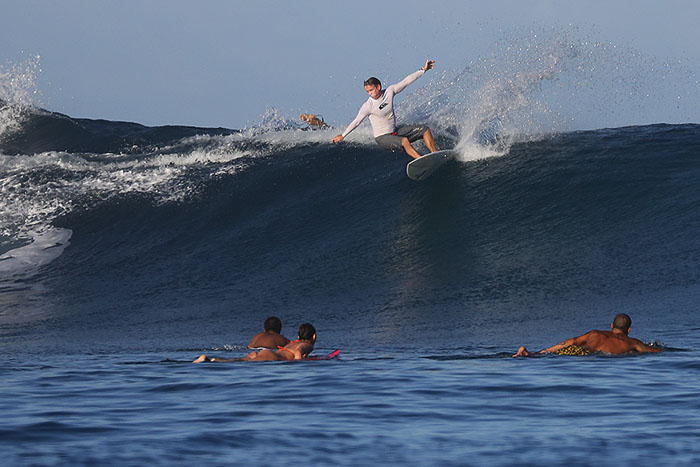 Foxy_Fox_Tahiti_Noel_Surfing2