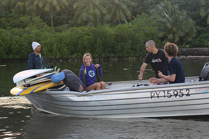 Foxy_Fox_Tahiti_SurfingBoat